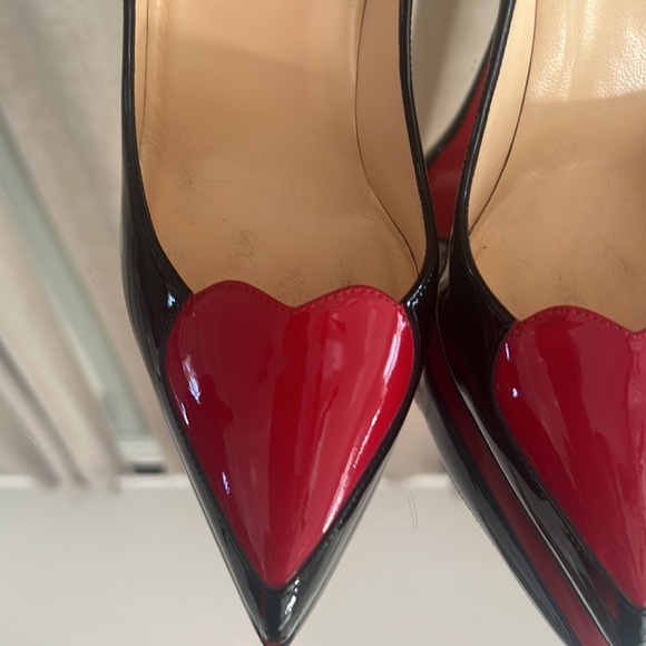 Christian Louboutin "Dora Cora"black patent leather 4inch heels with red hearts - Picture 2 of 8